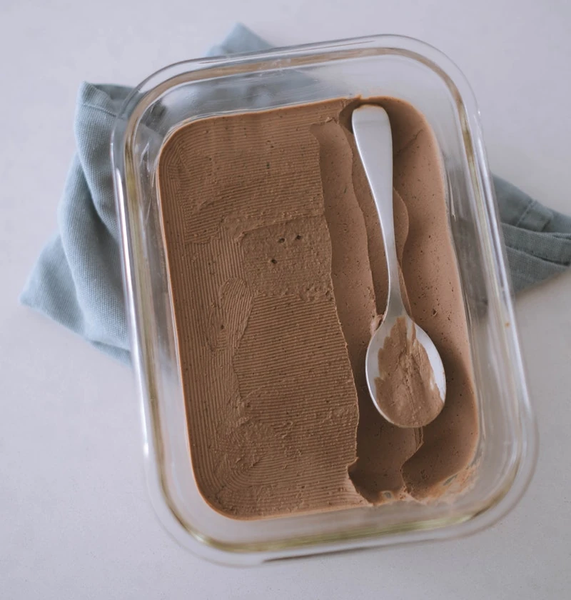 helado de banana y chocolate hecho en casa